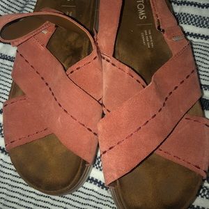 Toms coral color leather sandals! Soo cute